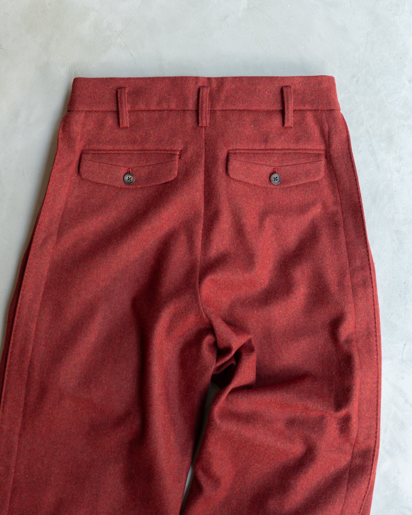 LEAVE TUCK PANTS
