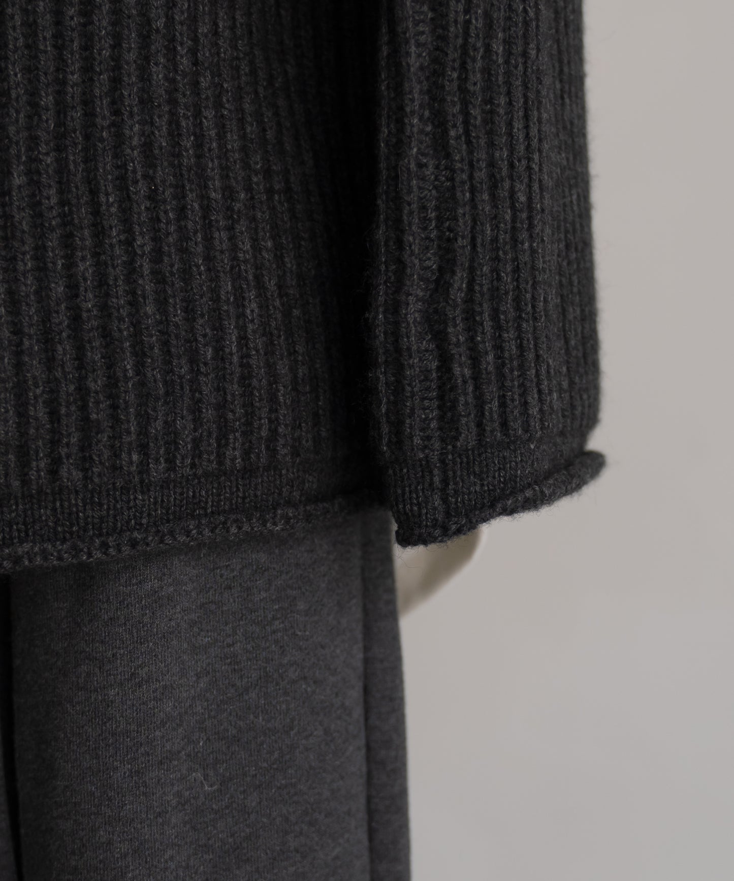 COMFORT BLEND YARN LOOSE FIT SWEATER