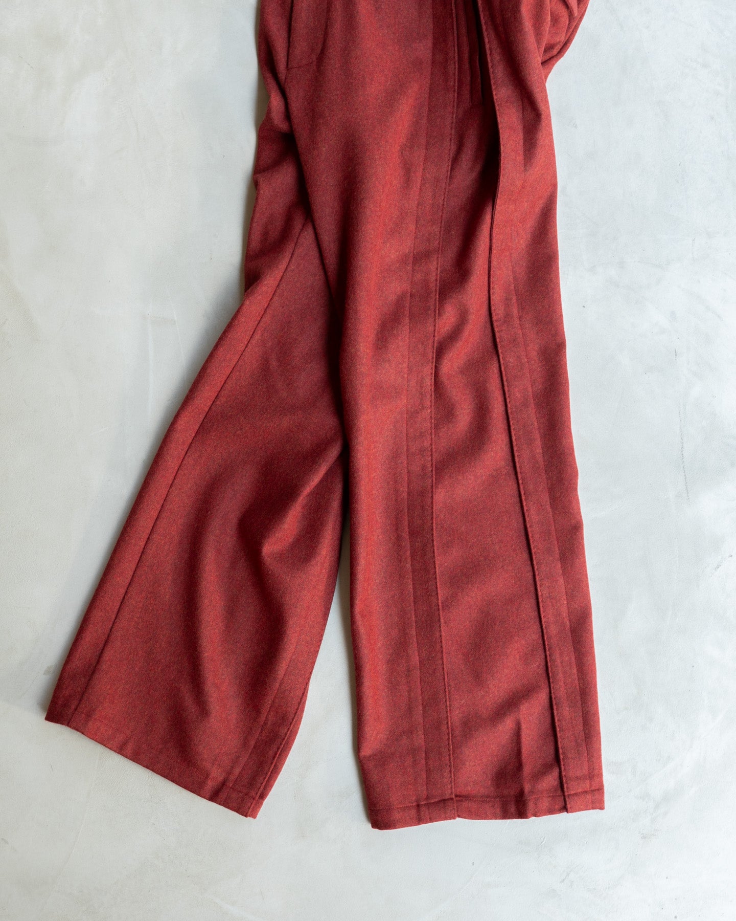 LEAVE TUCK PANTS