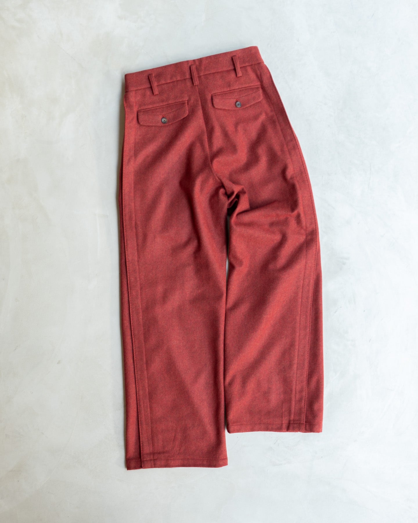 LEAVE TUCK PANTS