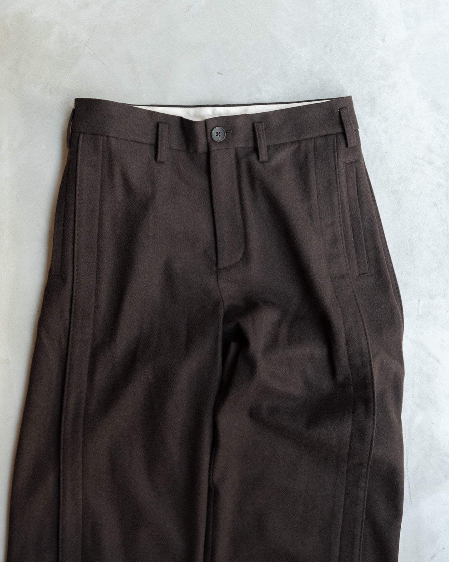 LEAVE TUCK PANTS