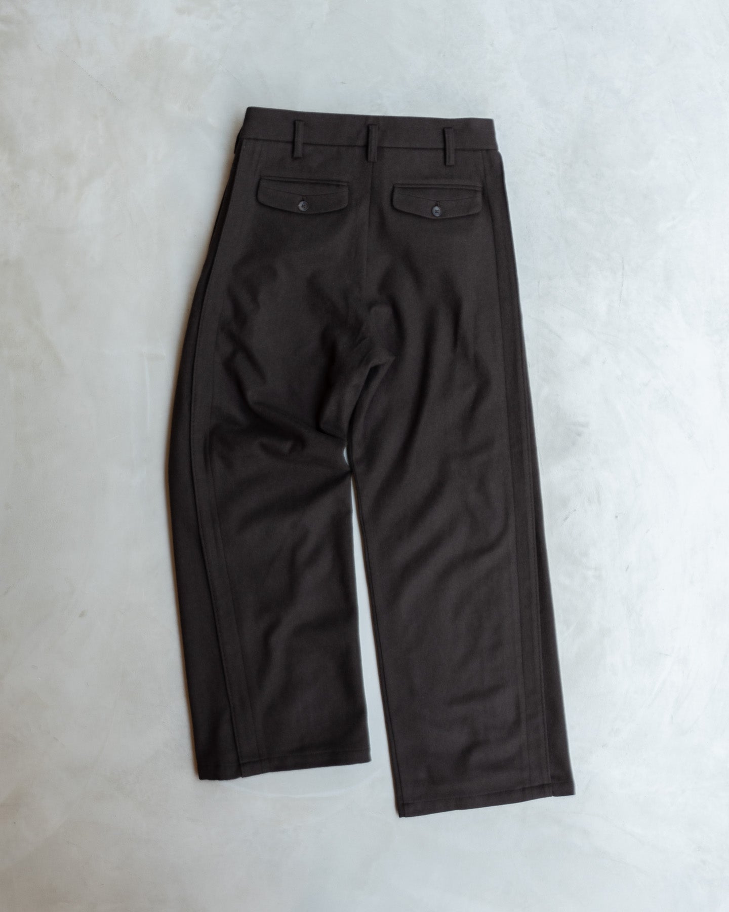 LEAVE TUCK PANTS