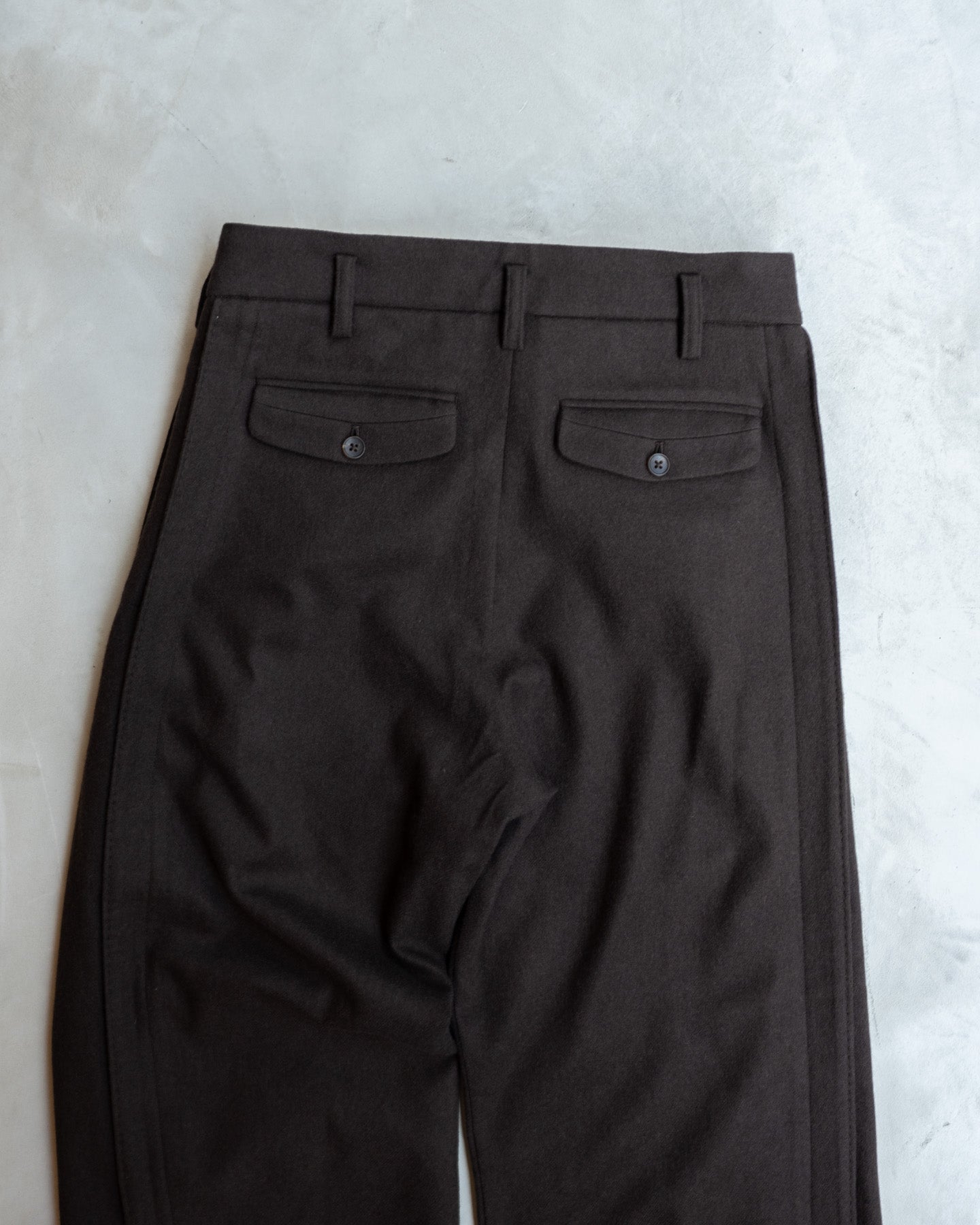 LEAVE TUCK PANTS