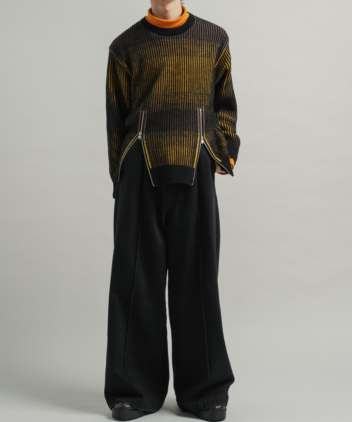 GRADATION ZIP CREW KNIT