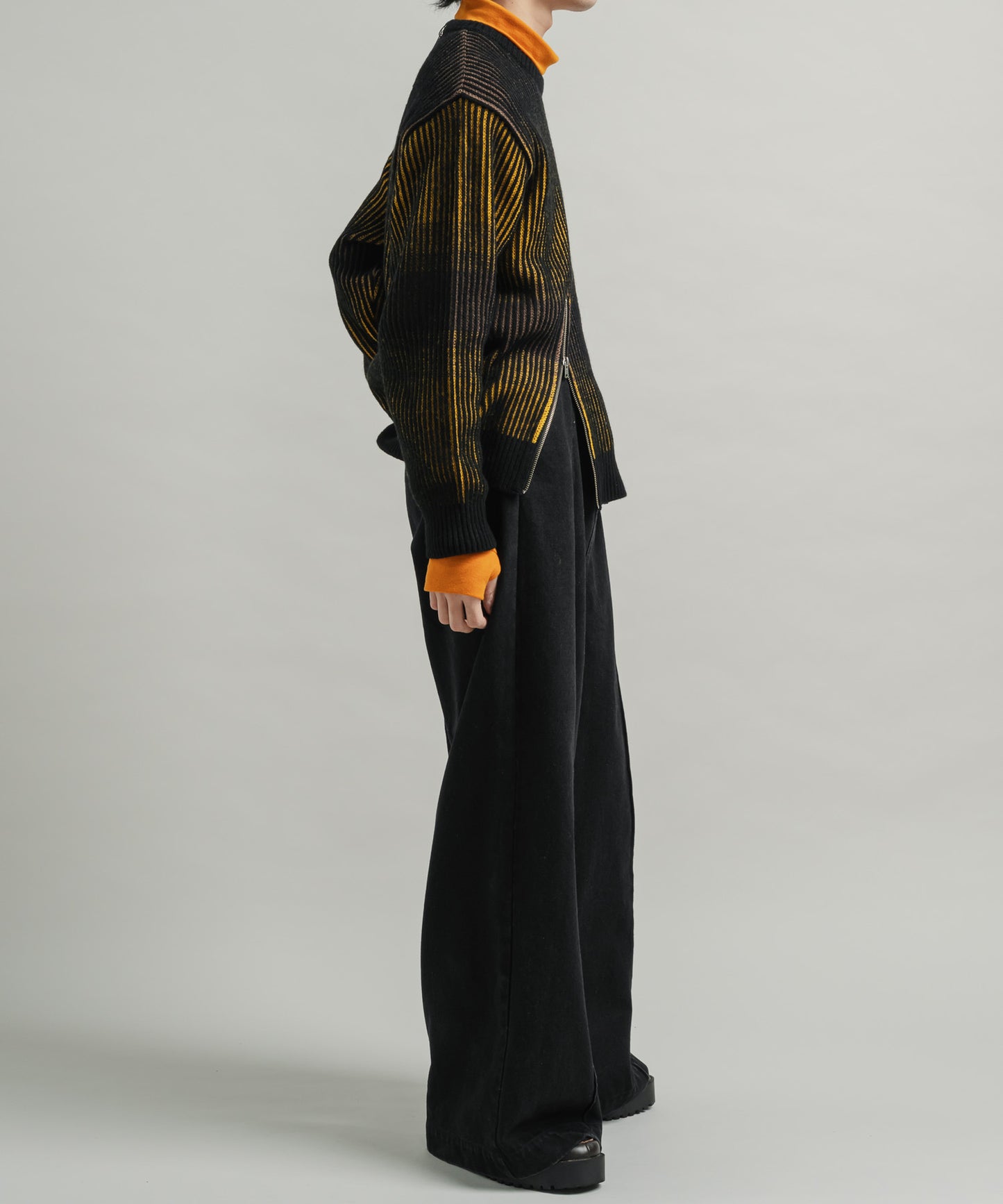 GRADATION ZIP CREW KNIT