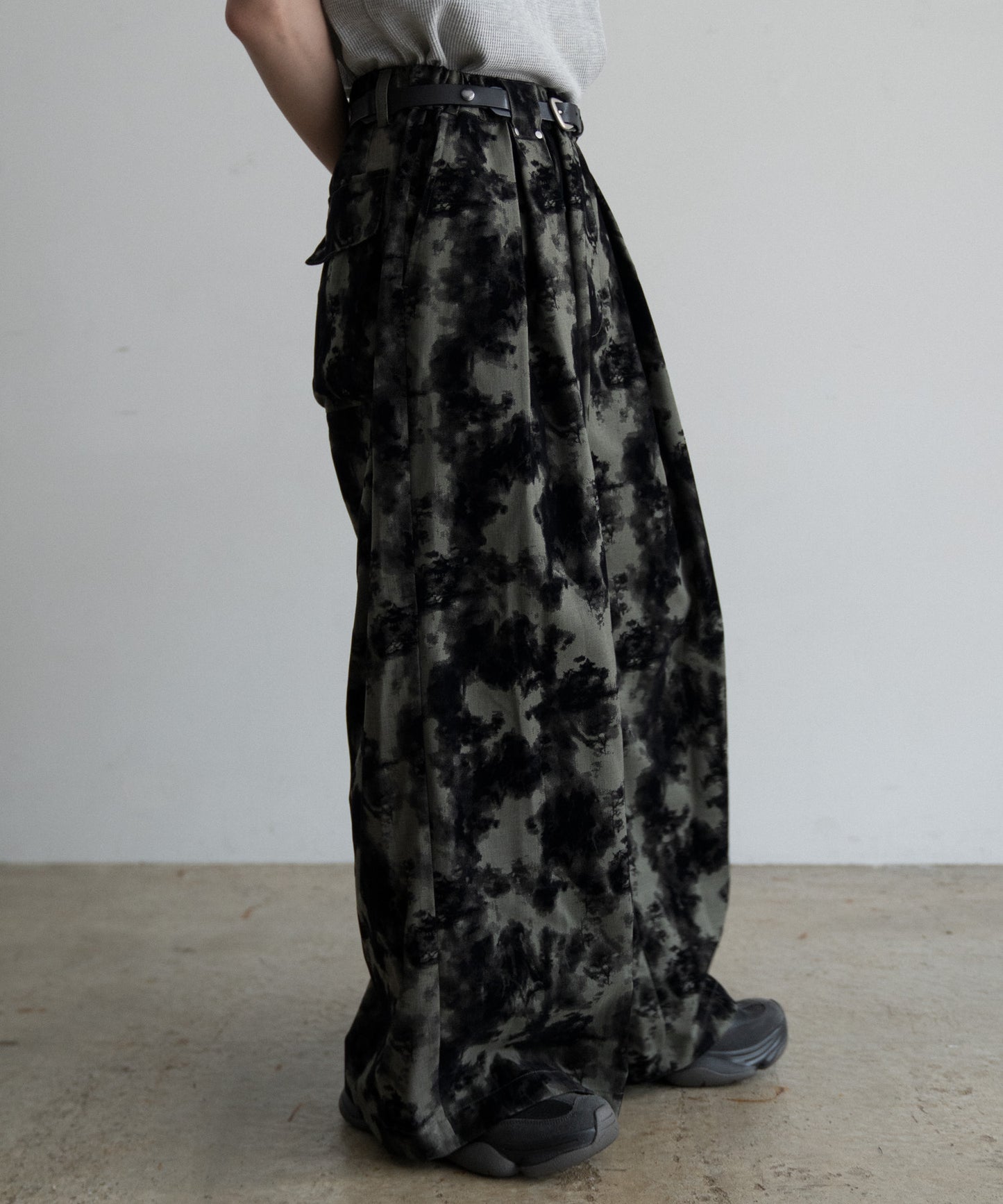 FLOCKY PRINT BAGGY PANTS