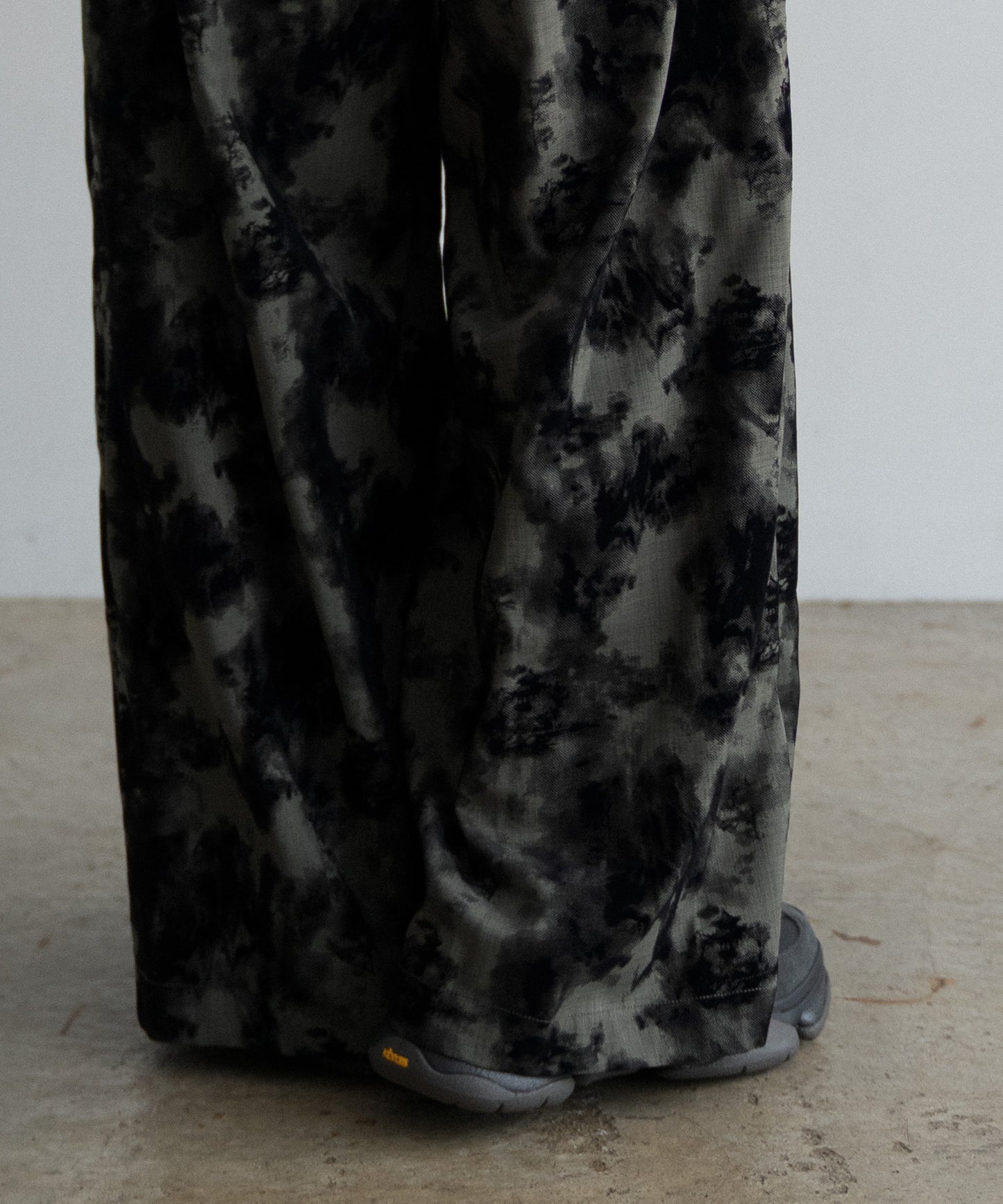 FLOCKY PRINT BAGGY PANTS