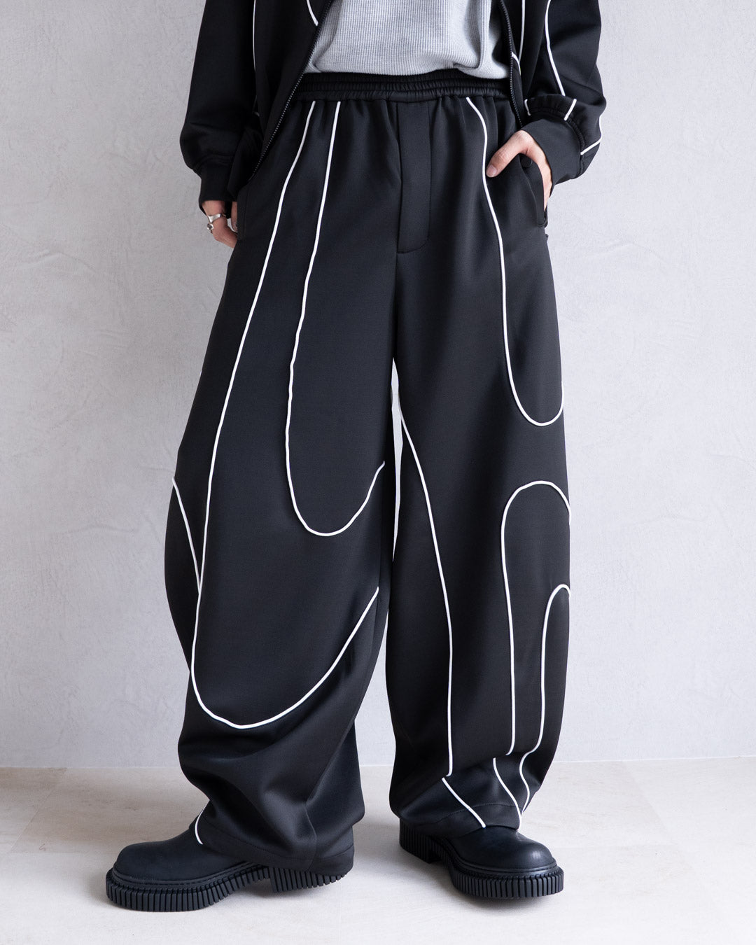 DISTORT PIPING TRACK PANTS