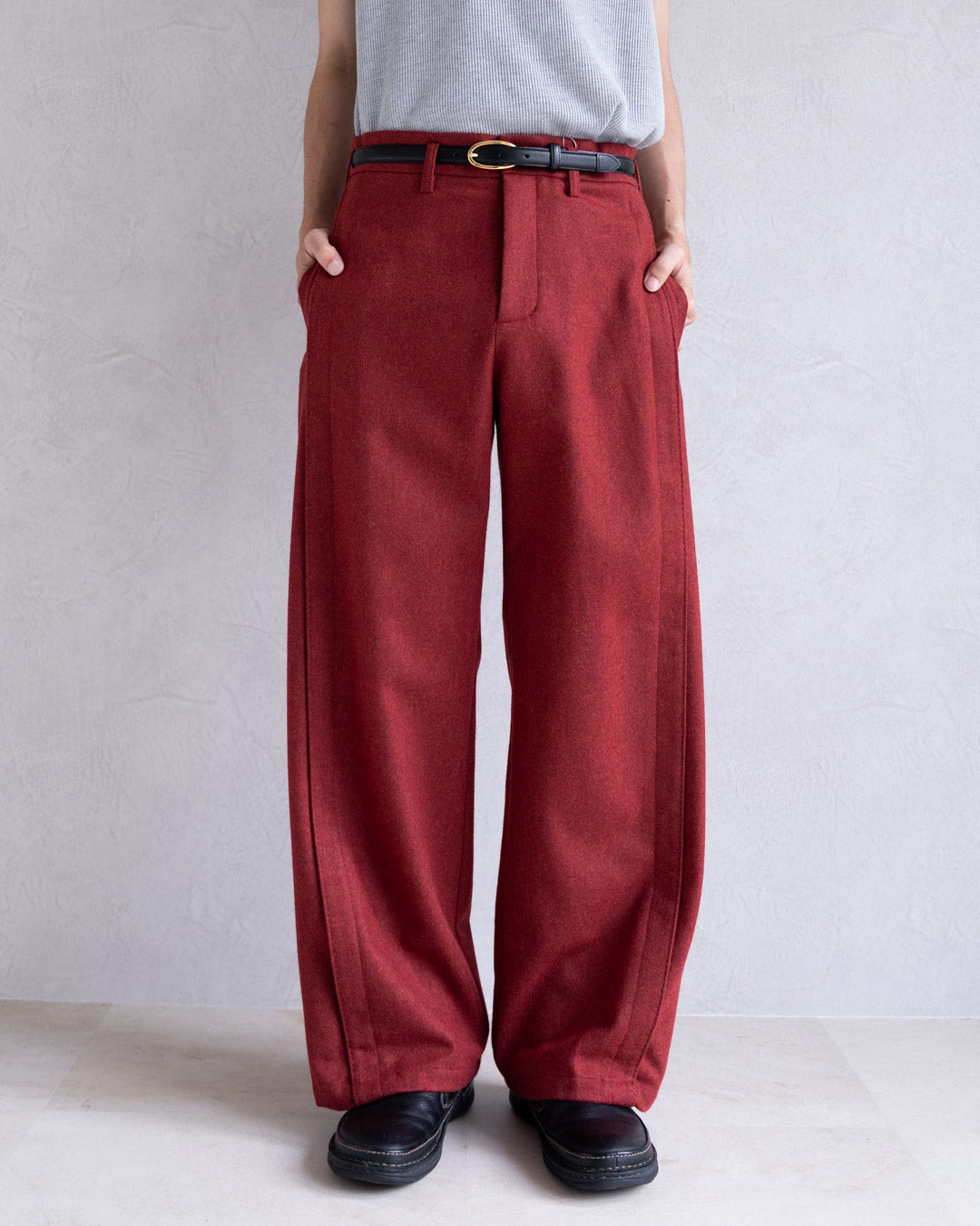 LEAVE TUCK PANTS