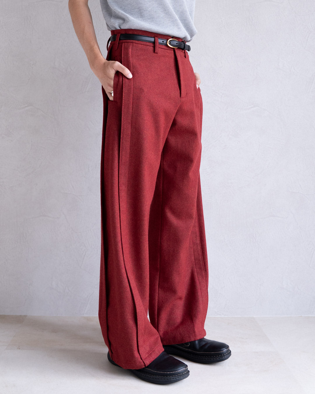 LEAVE TUCK PANTS
