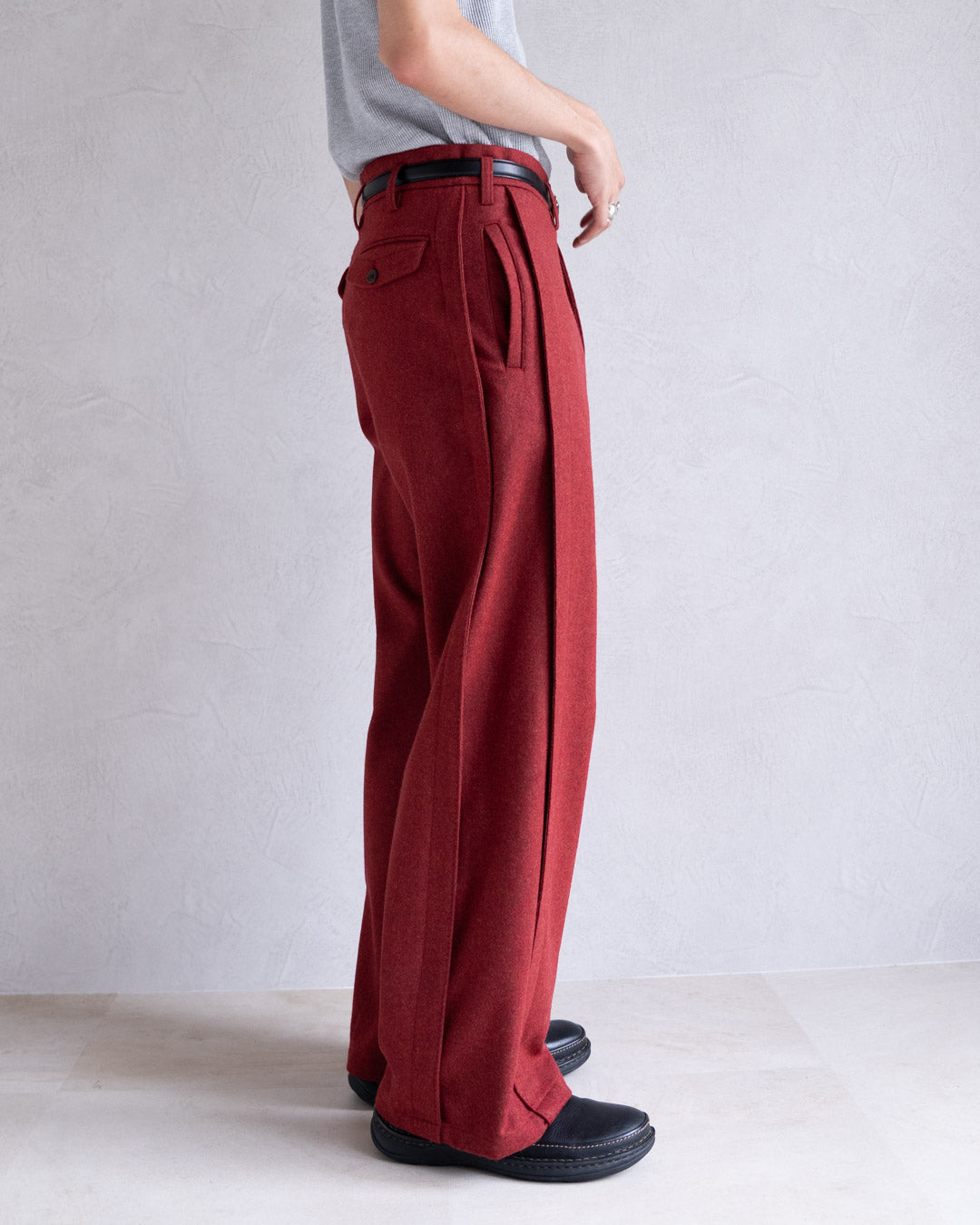LEAVE TUCK PANTS
