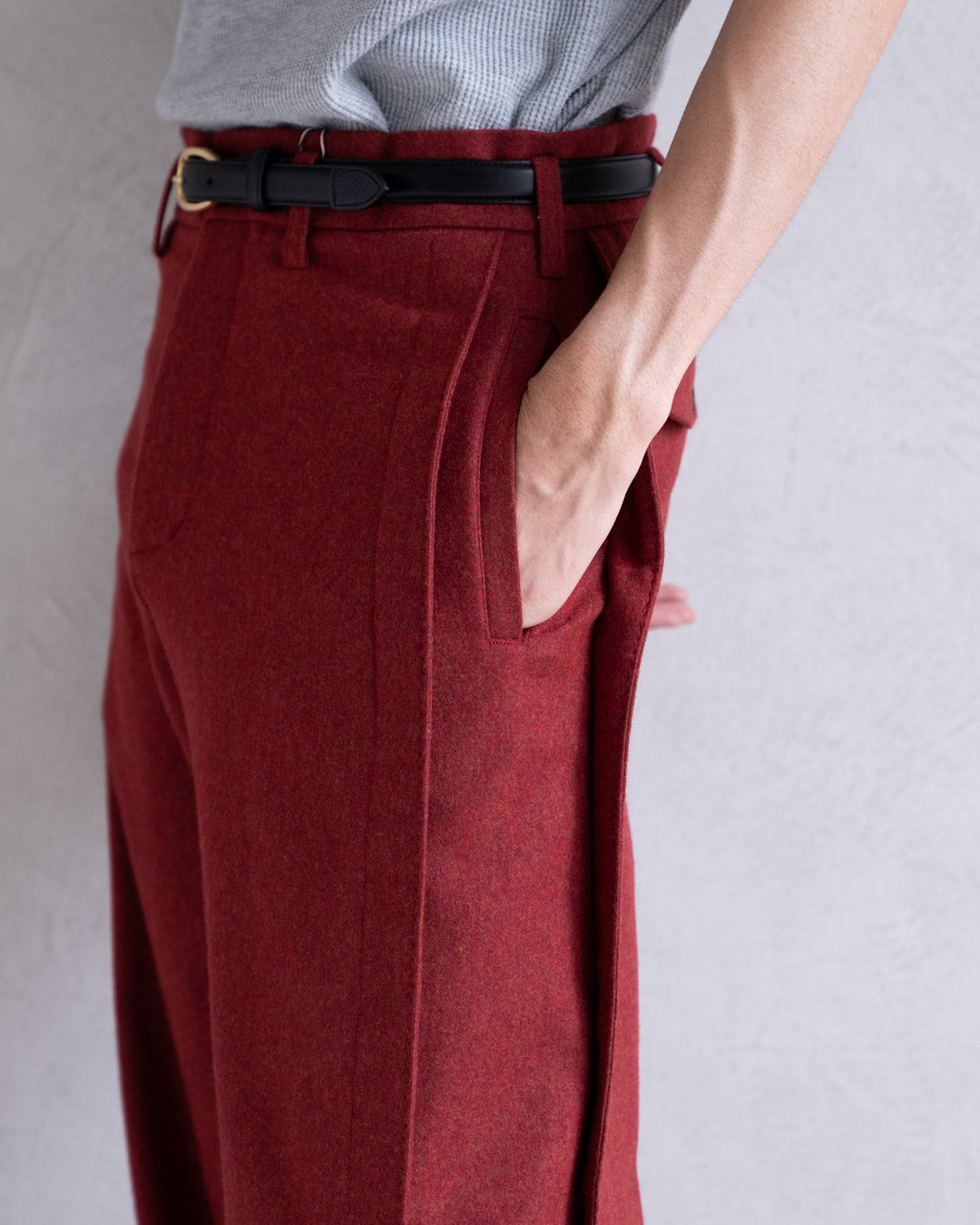 LEAVE TUCK PANTS