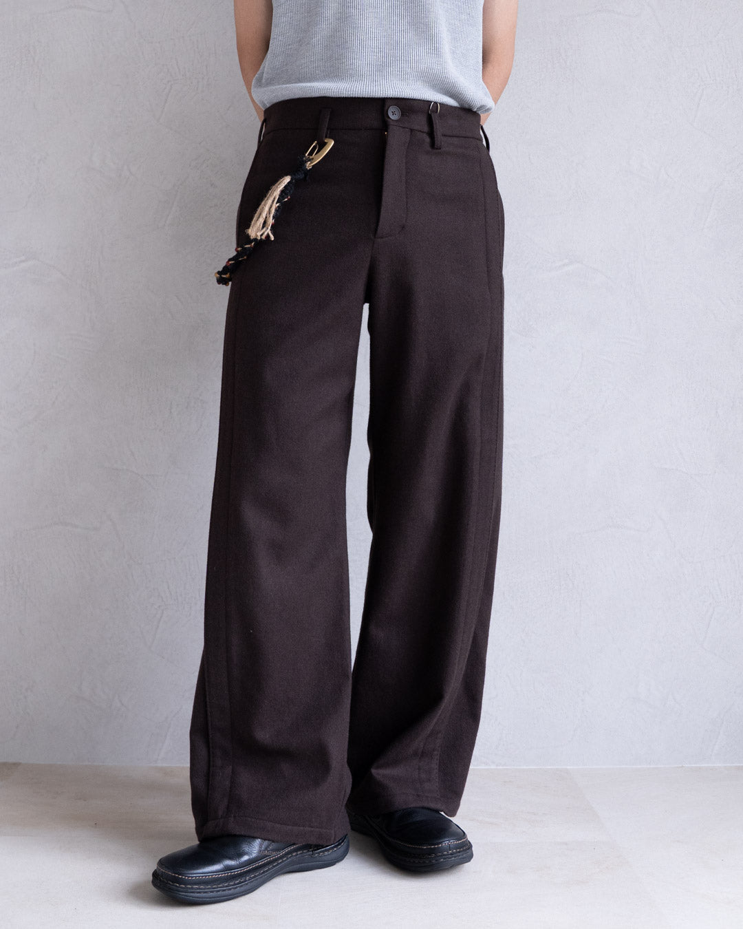 LEAVE TUCK PANTS