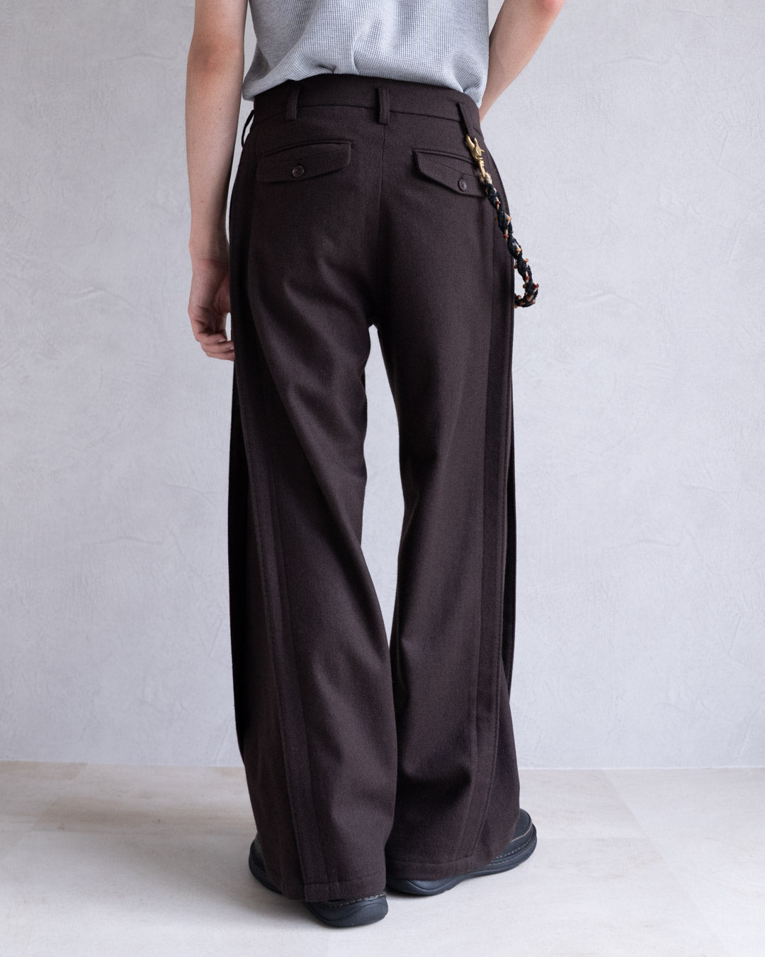LEAVE TUCK PANTS