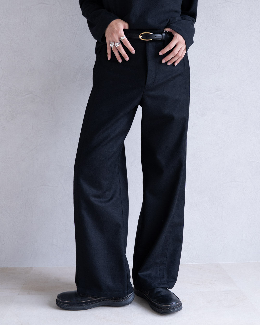 LEAVE TUCK PANTS