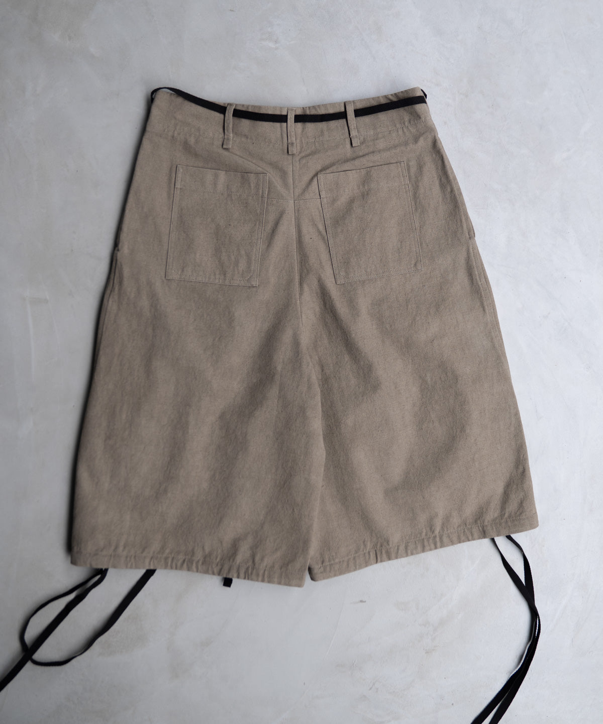 ツーダーツショートパンツ