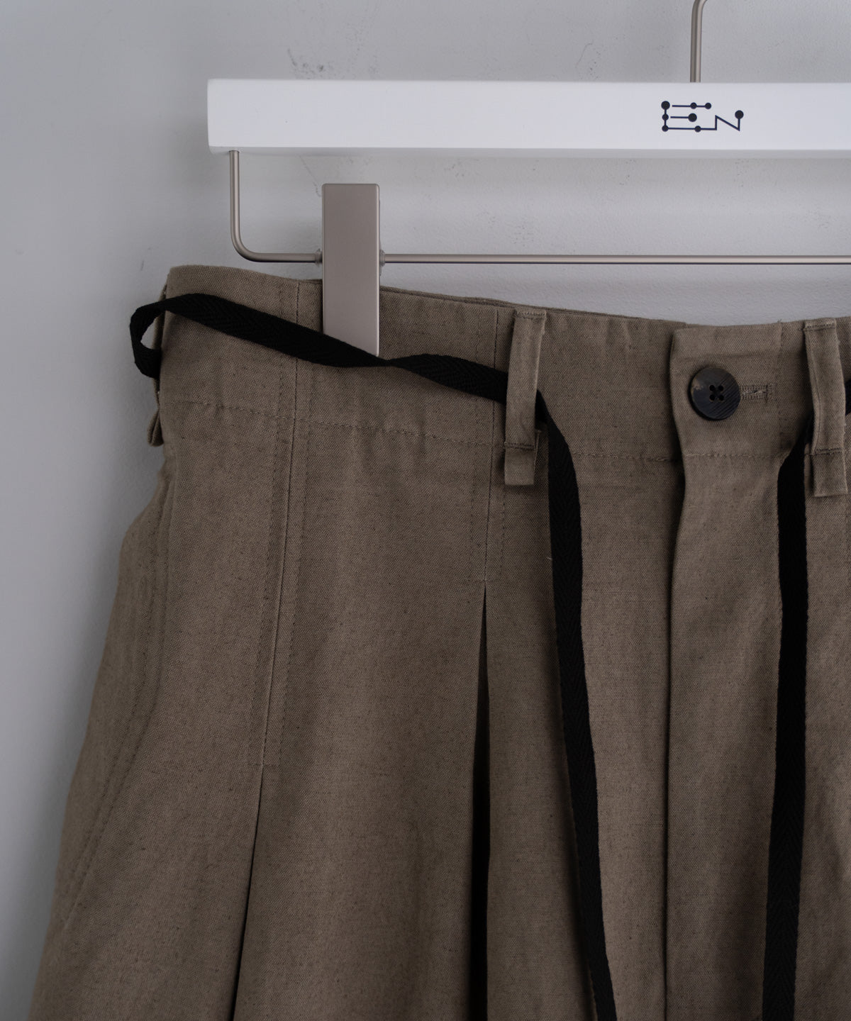 ツーダーツショートパンツ