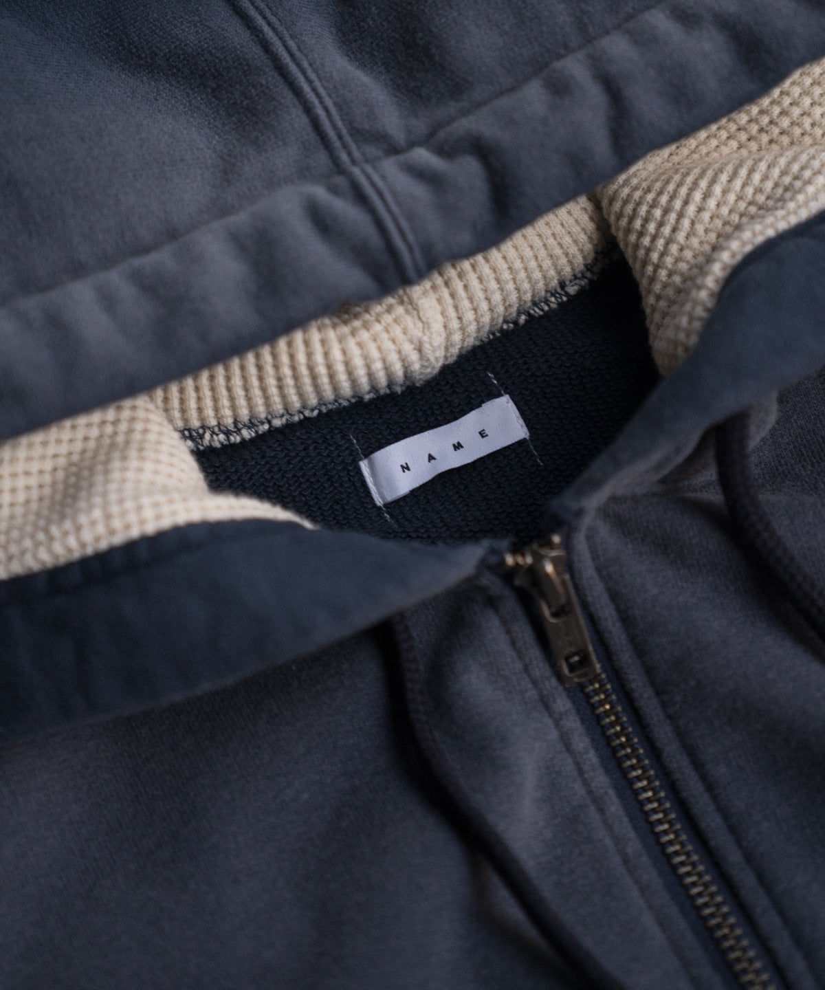 RAYERED SLEELVE ZIP HOODIE