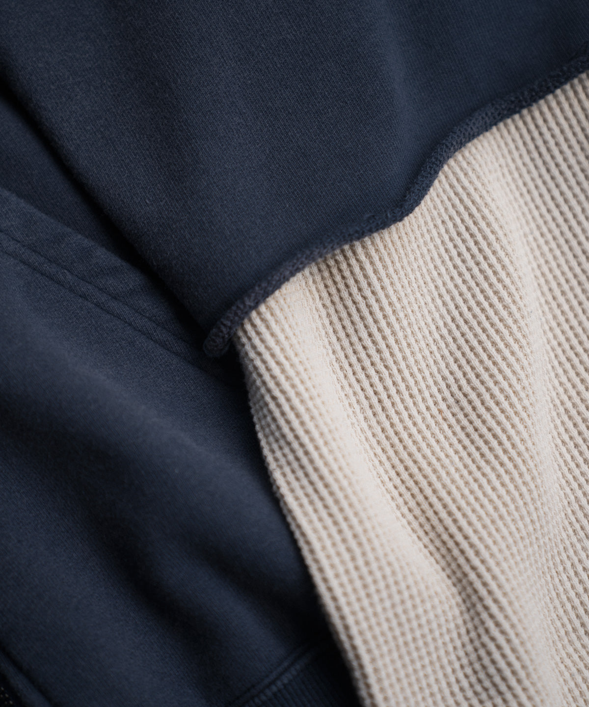 RAYERED SLEELVE ZIP HOODIE