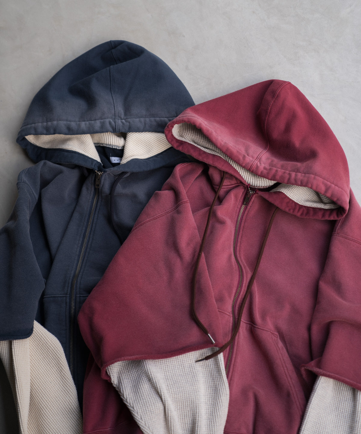 RAYERED SLEELVE ZIP HOODIE