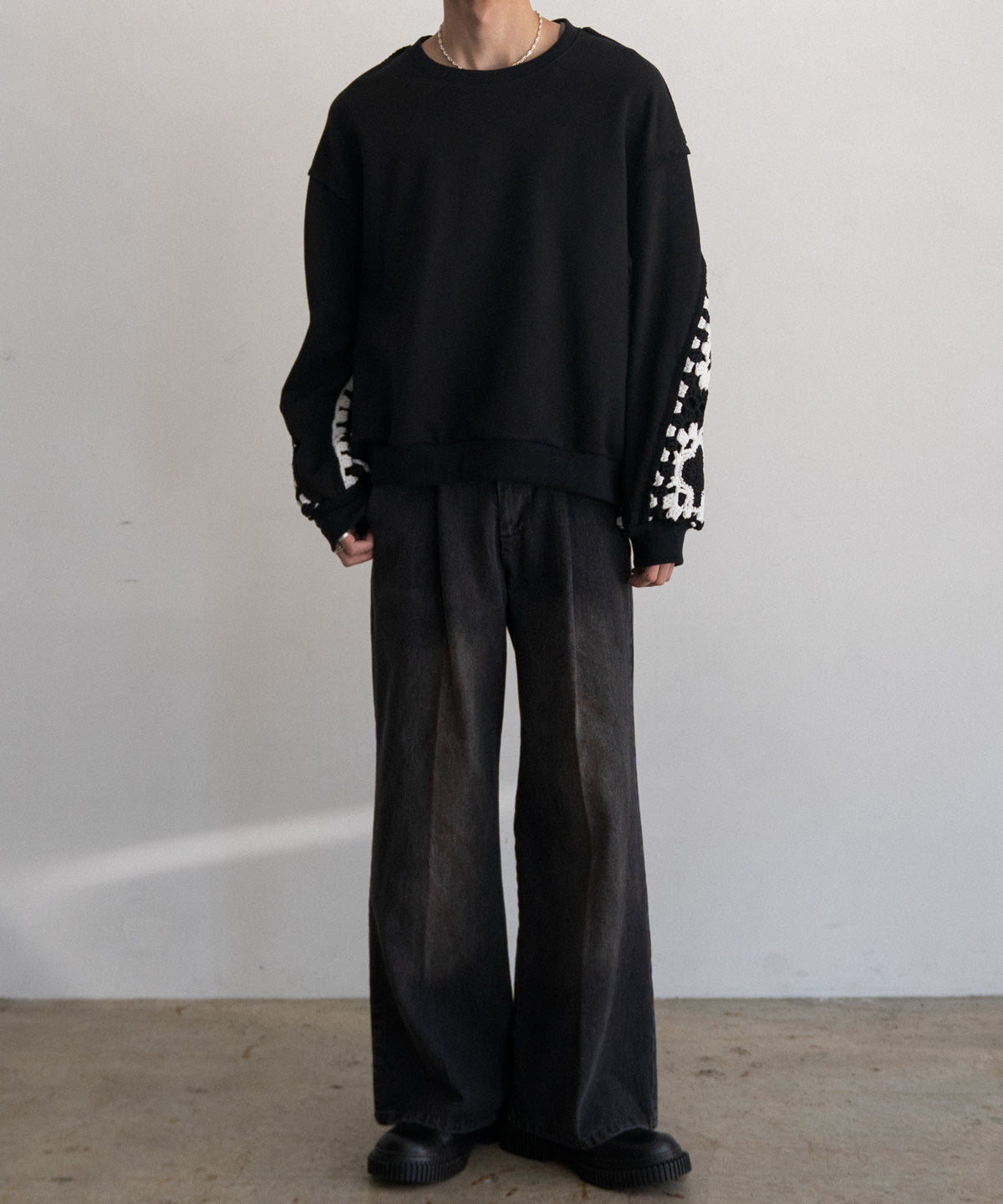 PLAYCARD CROCHET SLEEVE SWEAT