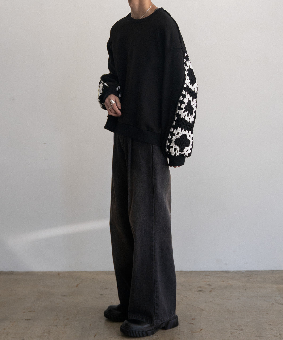 PLAYCARD CROCHET SLEEVE SWEAT