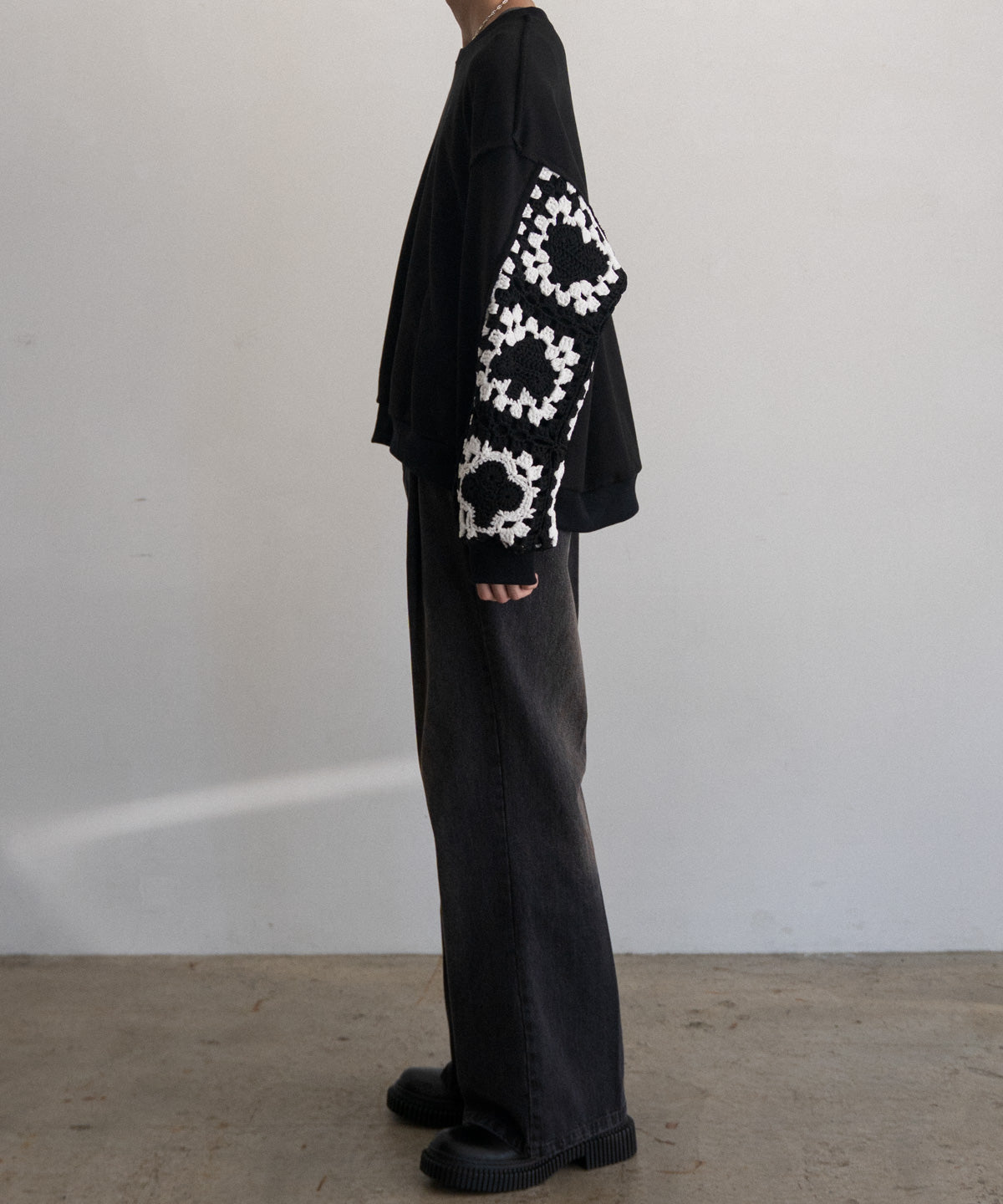 PLAYCARD CROCHET SLEEVE SWEAT