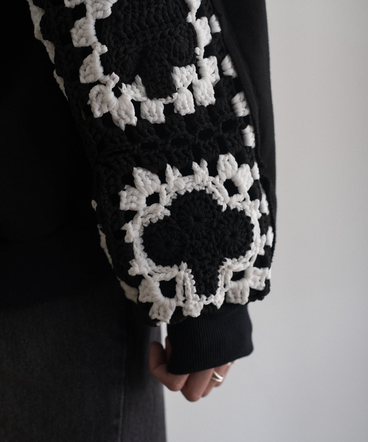 PLAYCARD CROCHET SLEEVE SWEAT