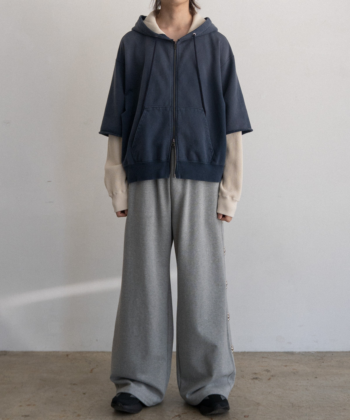 RAYERED SLEELVE ZIP HOODIE