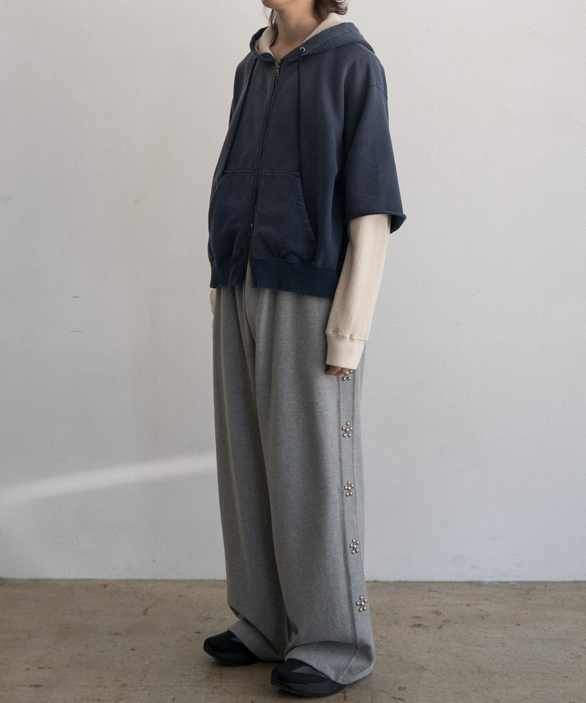 RAYERED SLEELVE ZIP HOODIE