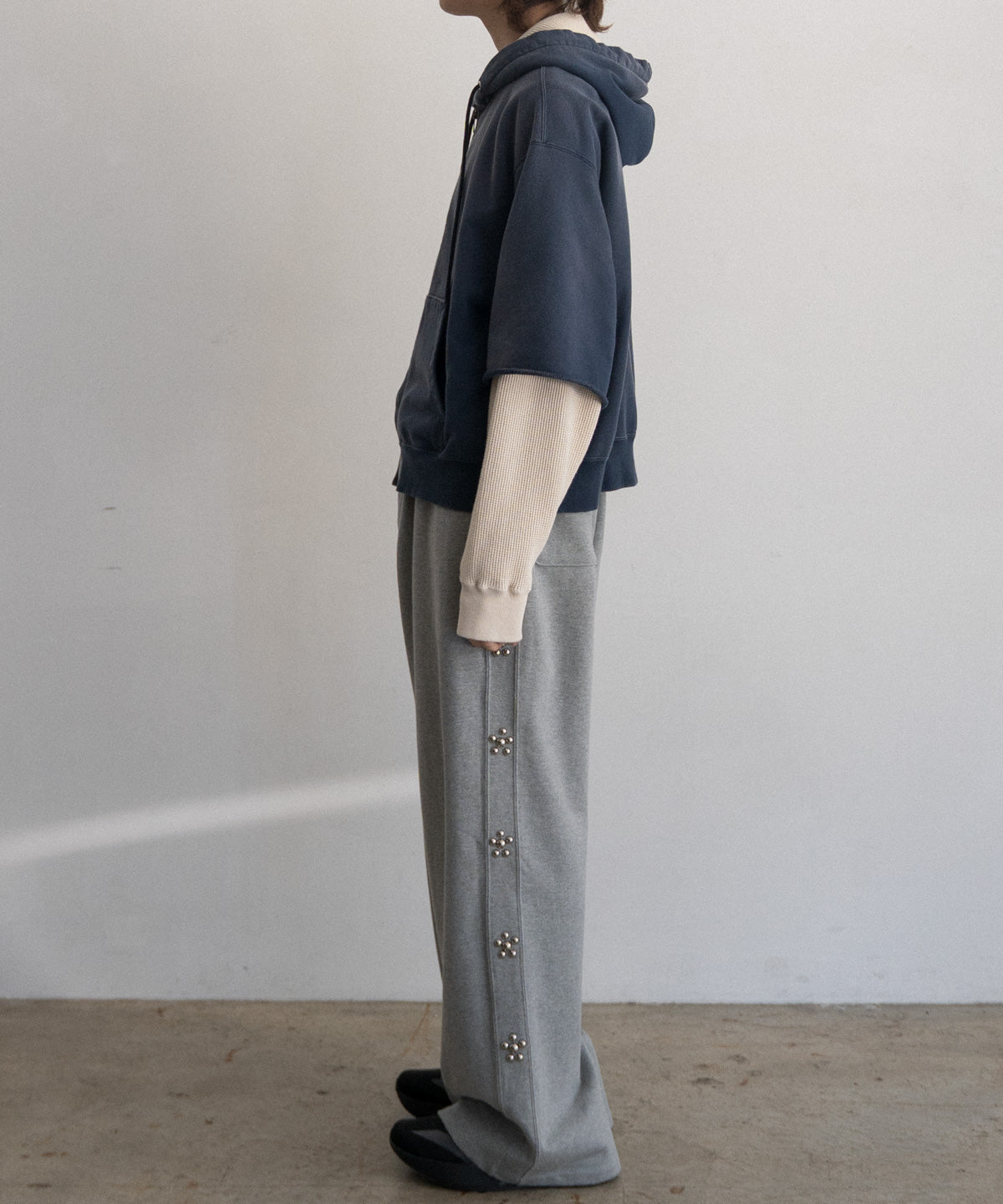 RAYERED SLEELVE ZIP HOODIE