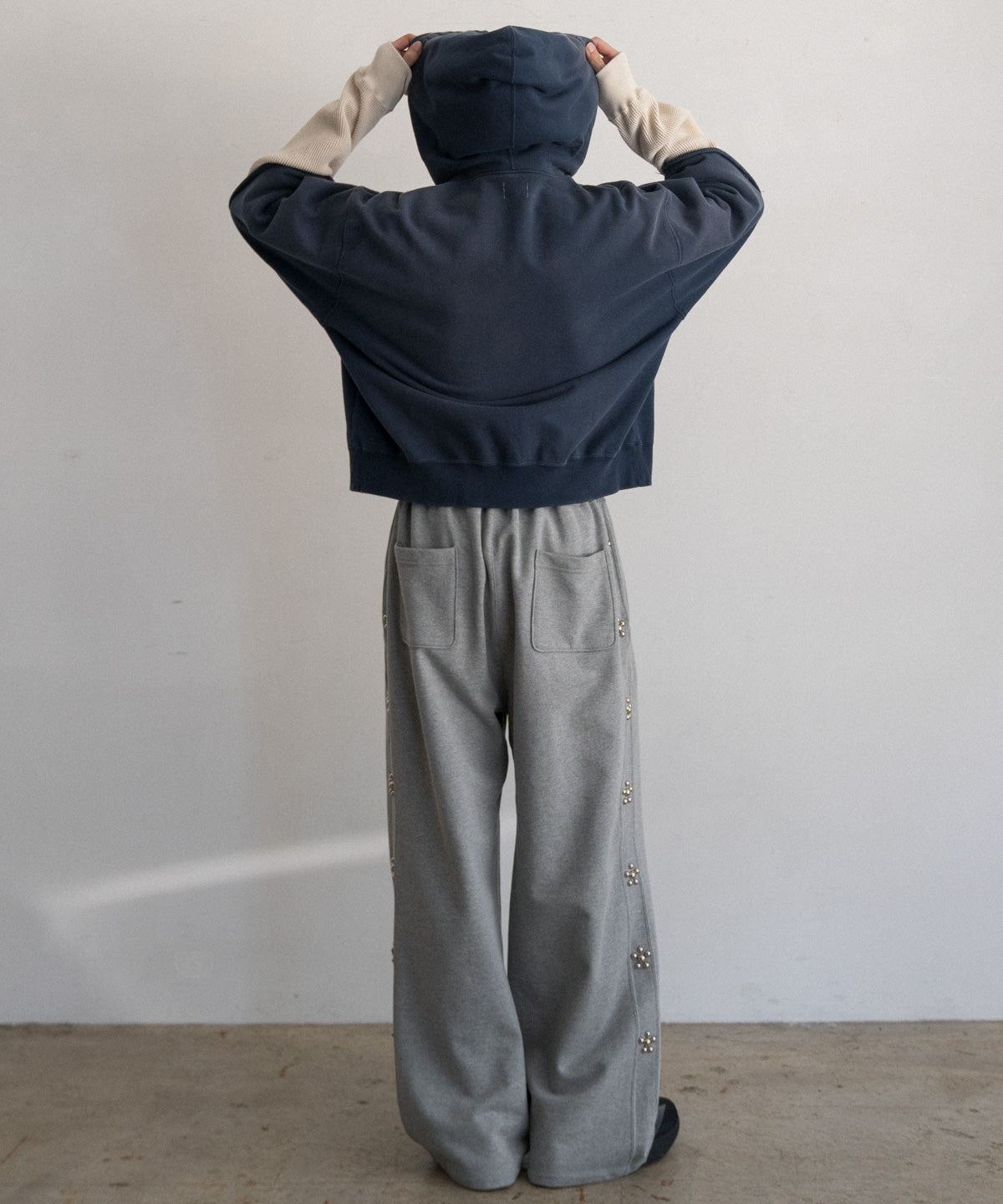 RAYERED SLEELVE ZIP HOODIE