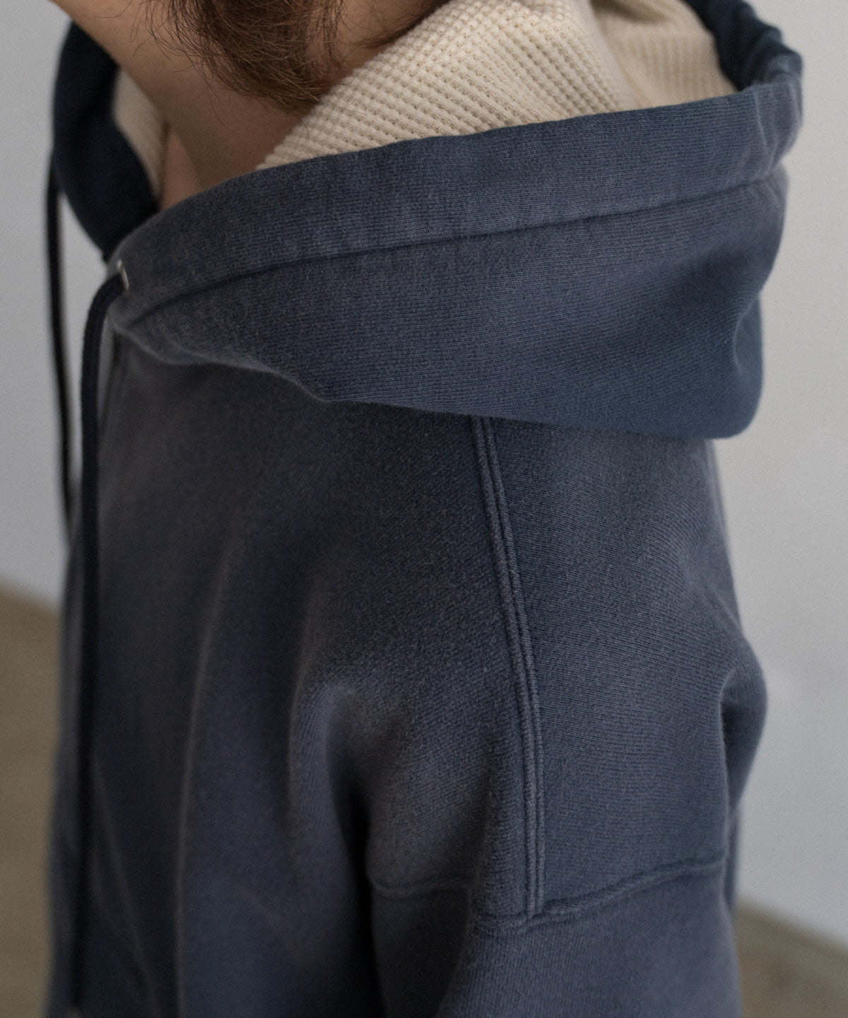 RAYERED SLEELVE ZIP HOODIE