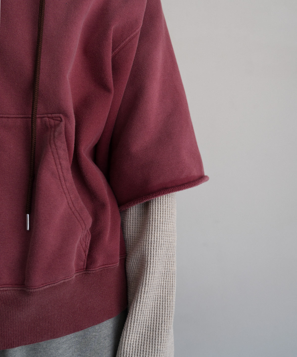 RAYERED SLEELVE ZIP HOODIE