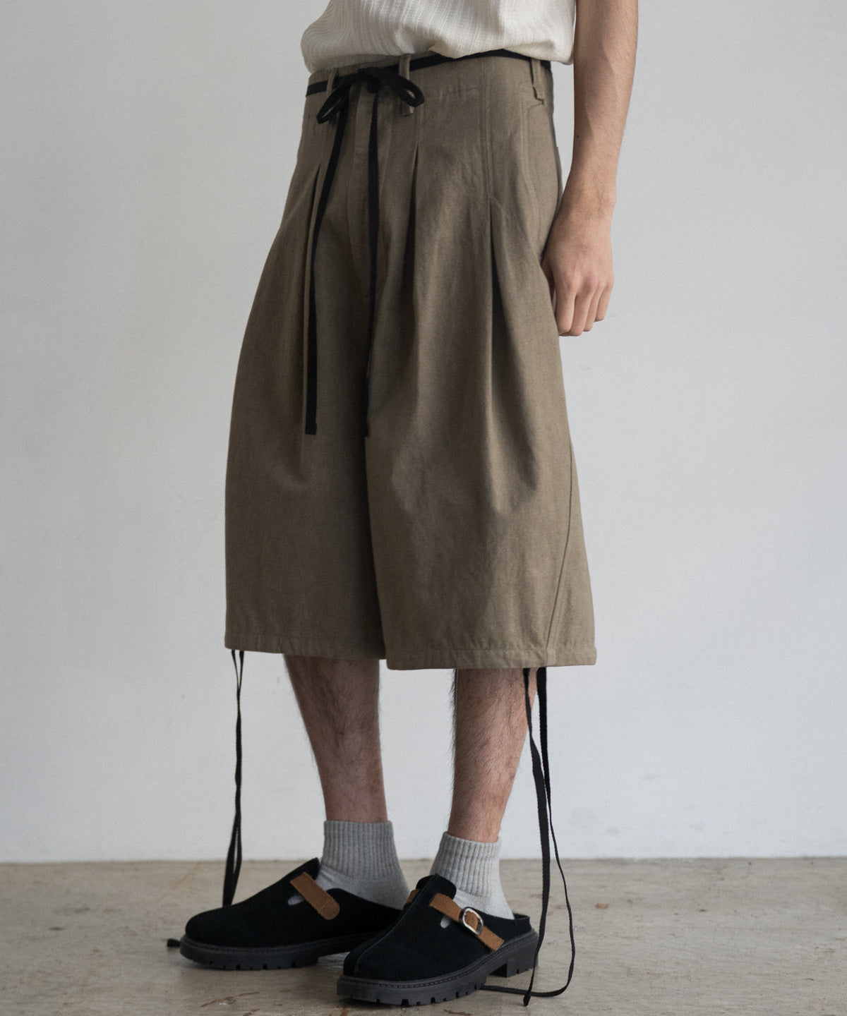 ツーダーツショートパンツ