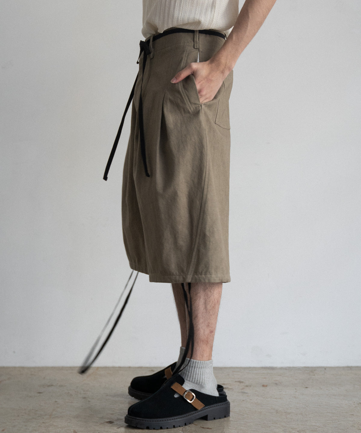 ツーダーツショートパンツ