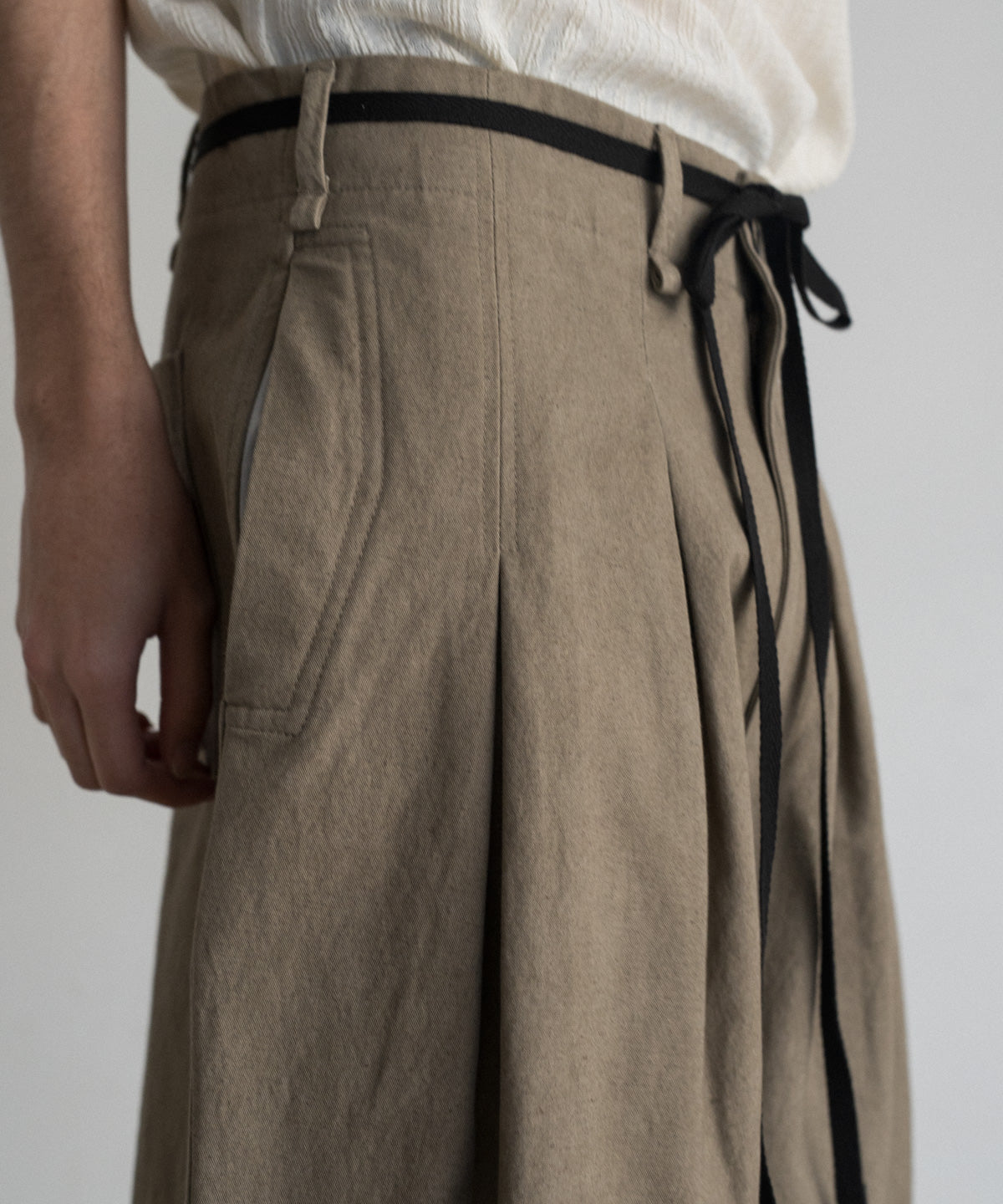 ツーダーツショートパンツ