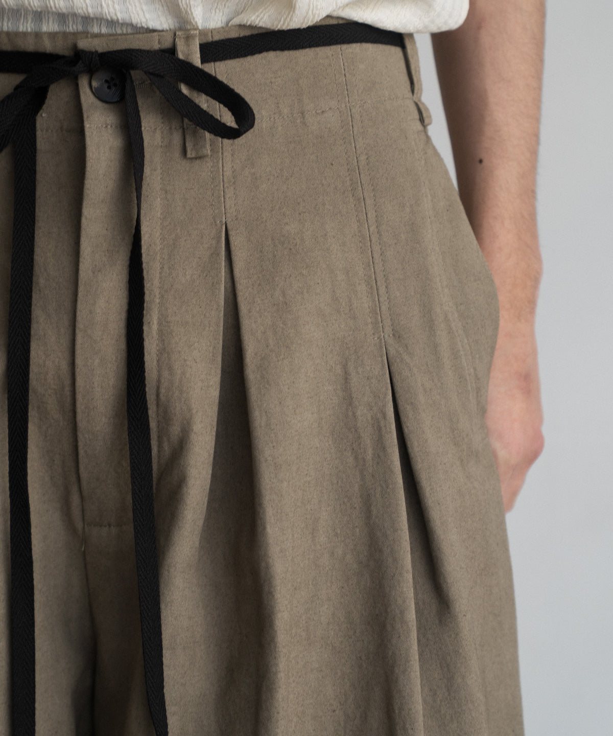 ツーダーツショートパンツ